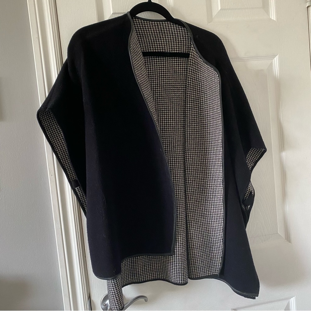 Reversible cape - Picture 3 of 8